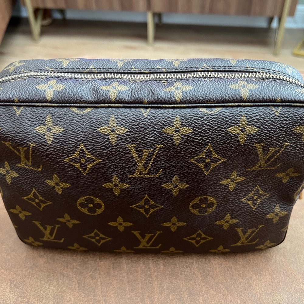 Authentic Louis Vuitton Trousse Toilette 23